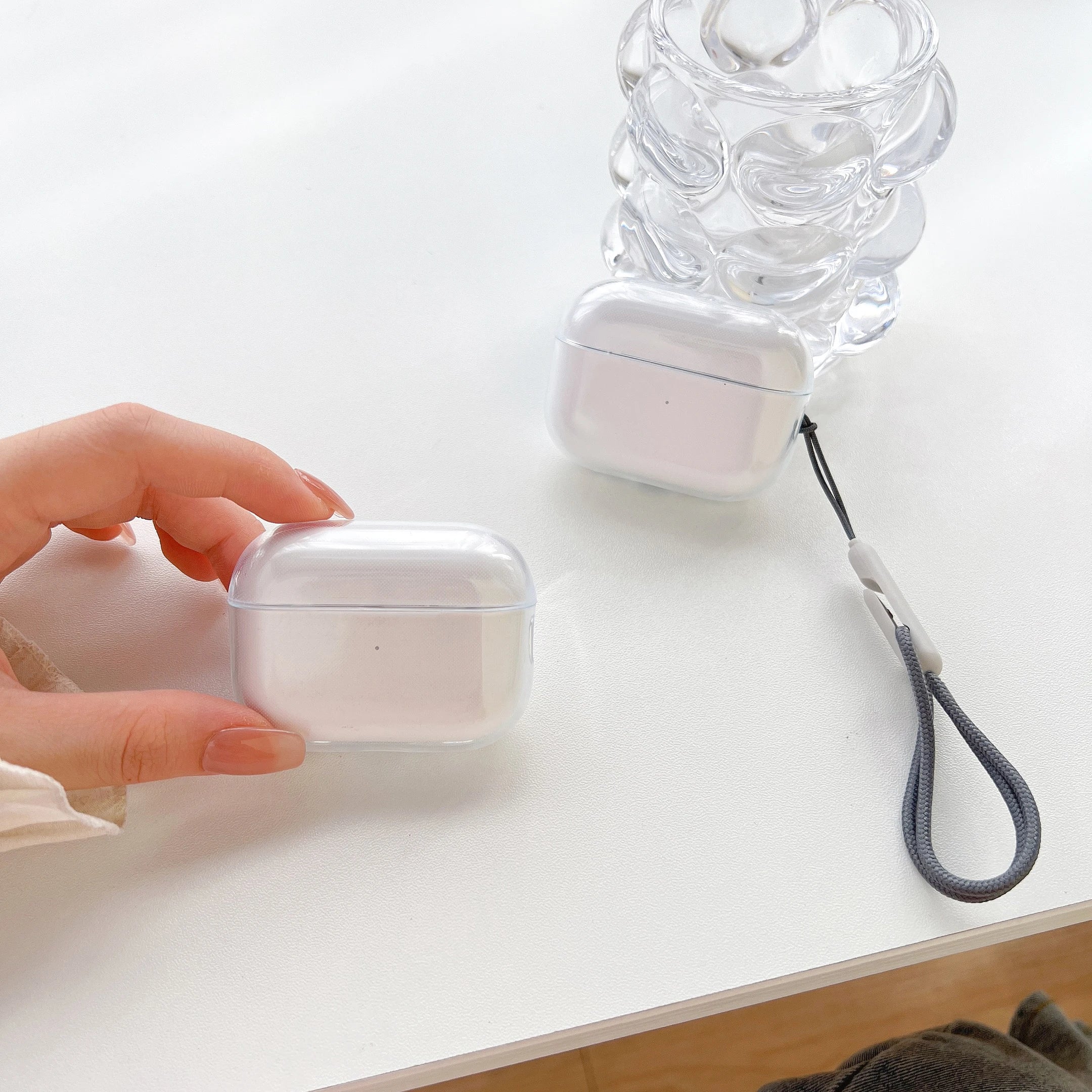📱🛡️ Clear Shockproof AirPods Case with Lanyard – כיסוי מגן שקוף לאיירפודס עם רצועה

שמור על האיירפודס שלך מוגנים ובסטייל – בלי לוותר על מראה נקי ויוקרתי ✨